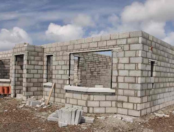 Building a low cost house in Africa (Zambia)